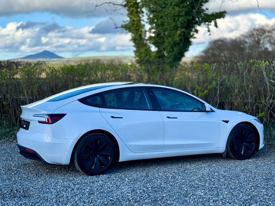 2025 Tesla Model 3 - image 10
