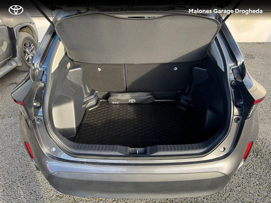 2023 Toyota Yaris Cross - image 10
