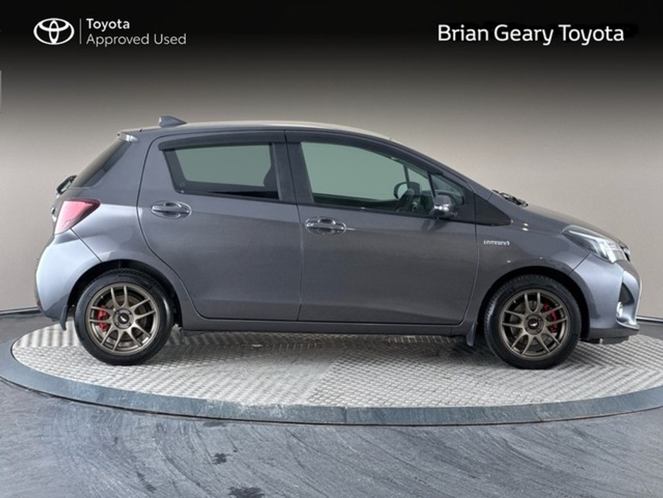 2015 Toyota Yaris - image 3