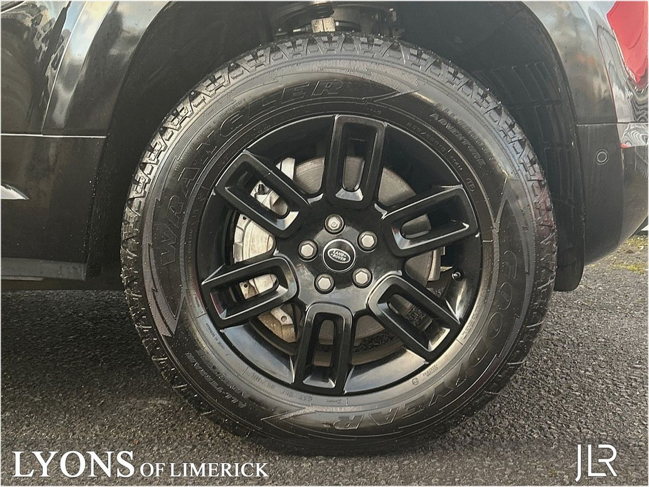 2023 Land Rover Defender - image 9