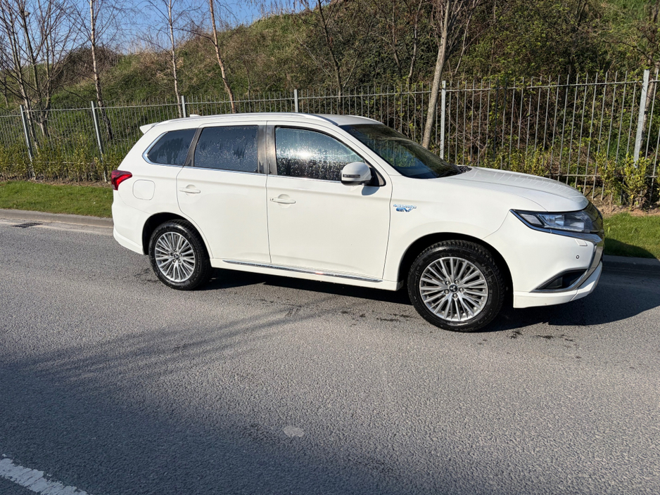 2020 Mitsubishi Outlander - image 5
