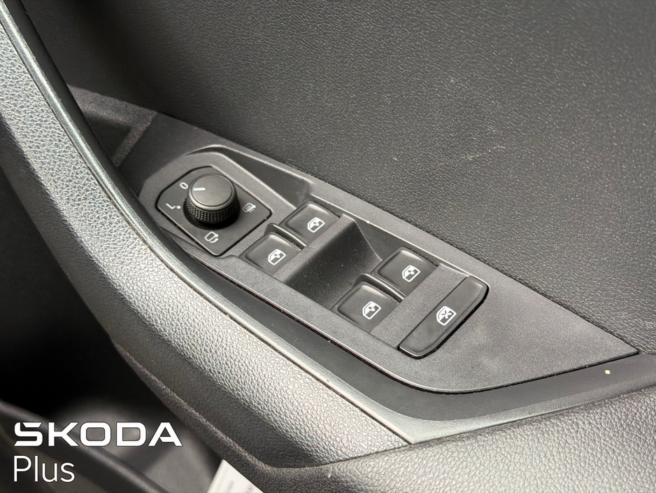 2022 Skoda Karoq - image 19