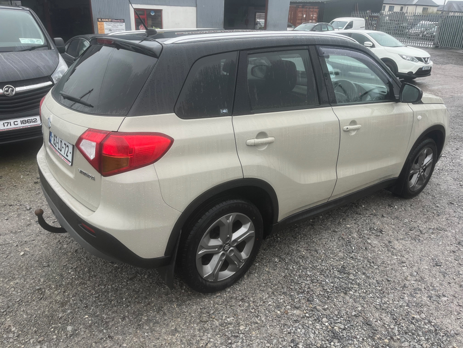 2016 Suzuki Vitara - image 4