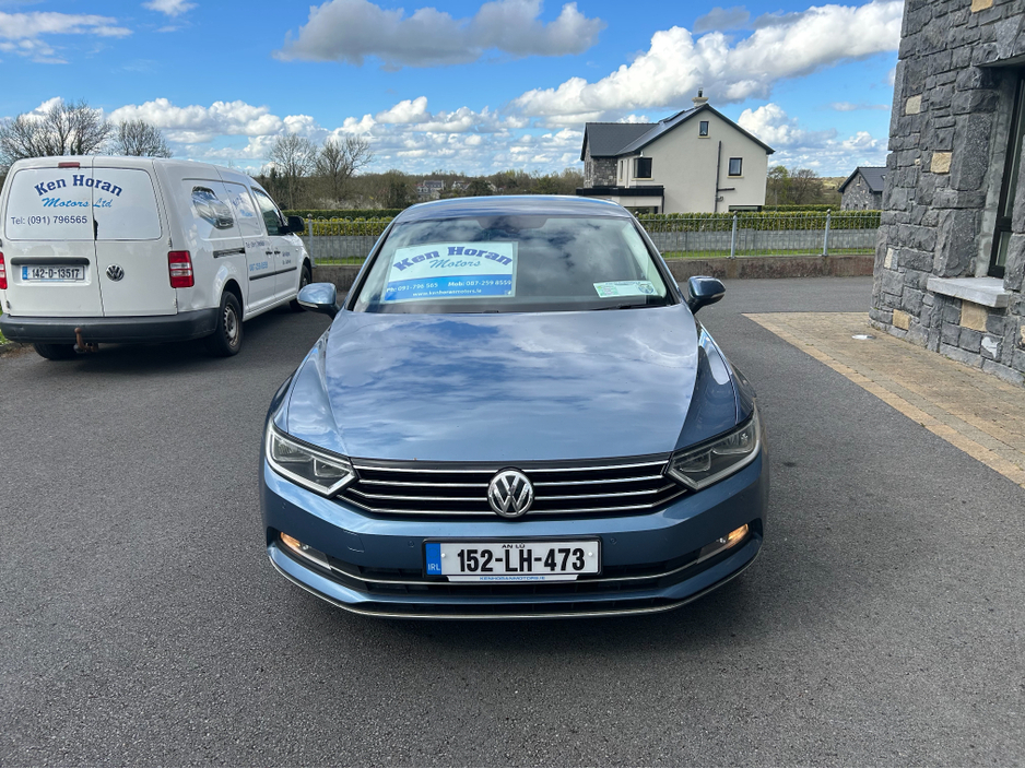 2015 Volkswagen Passat - image 2