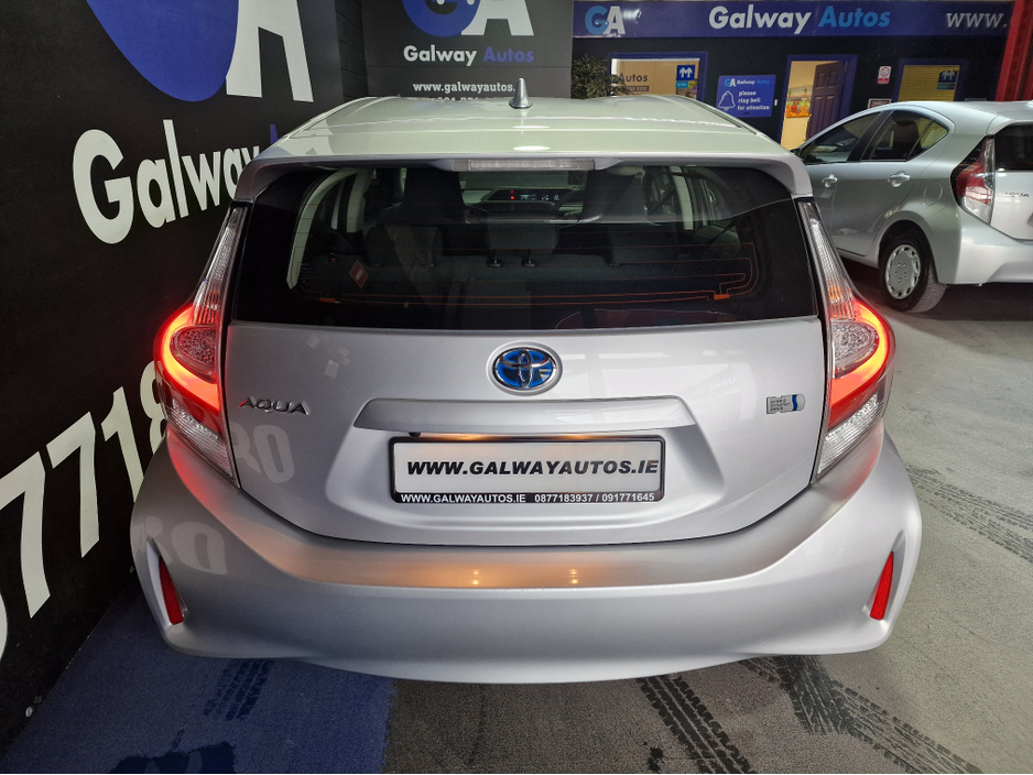 2017 Toyota Aqua - image 8