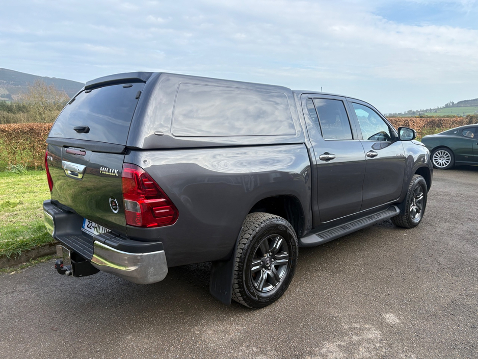 2022 Toyota Hilux - image 8
