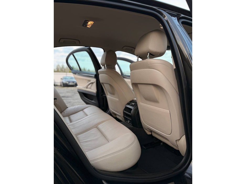 2014 BMW 5 Series - image 25
