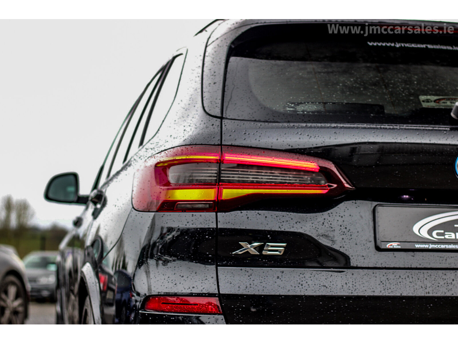 2022 BMW X5 - image 8