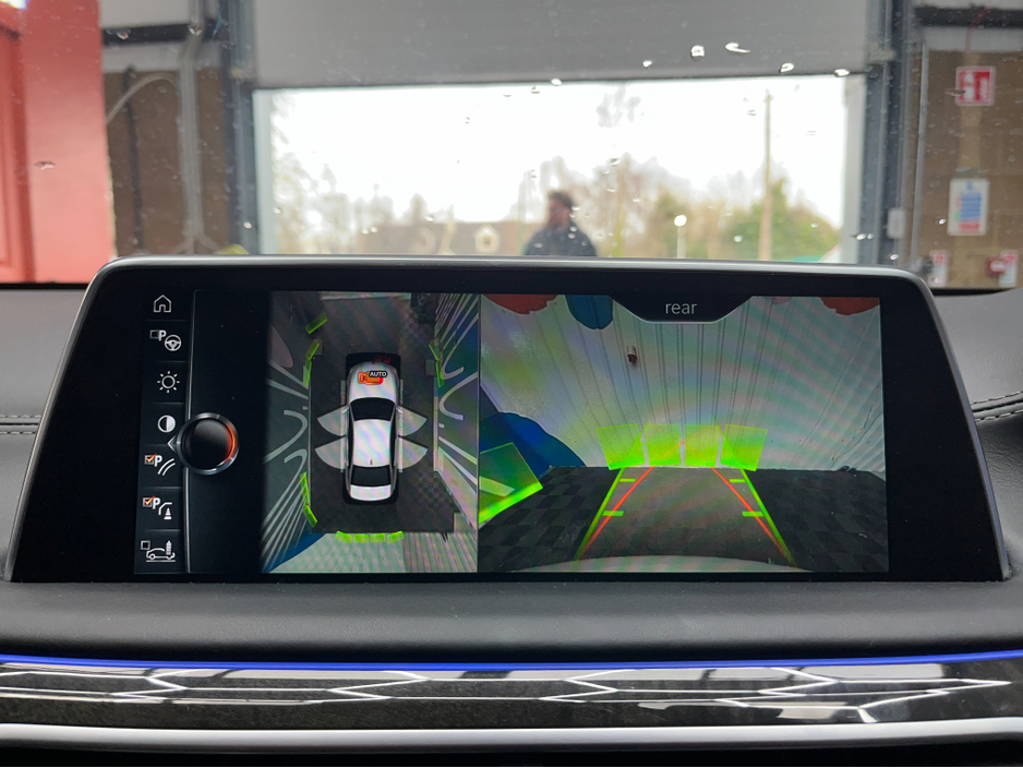 2016 BMW 7 Series 2016 BMW 740E IPERFORMANCE M-SPORT 2.0 AUTOMATIC / CRUISE CONTROL / 360° PARKING CAMERA / ELECTRIC MEMORY HEATED & MASSAGING SEATS / HEATED REAR SEATS / PANORAMIC SUNROOF / PADDLE SHIFTERS AND MORE