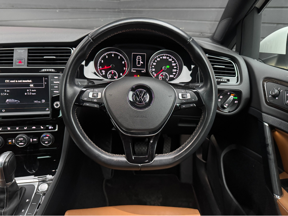 2015 Volkswagen Golf - image 11