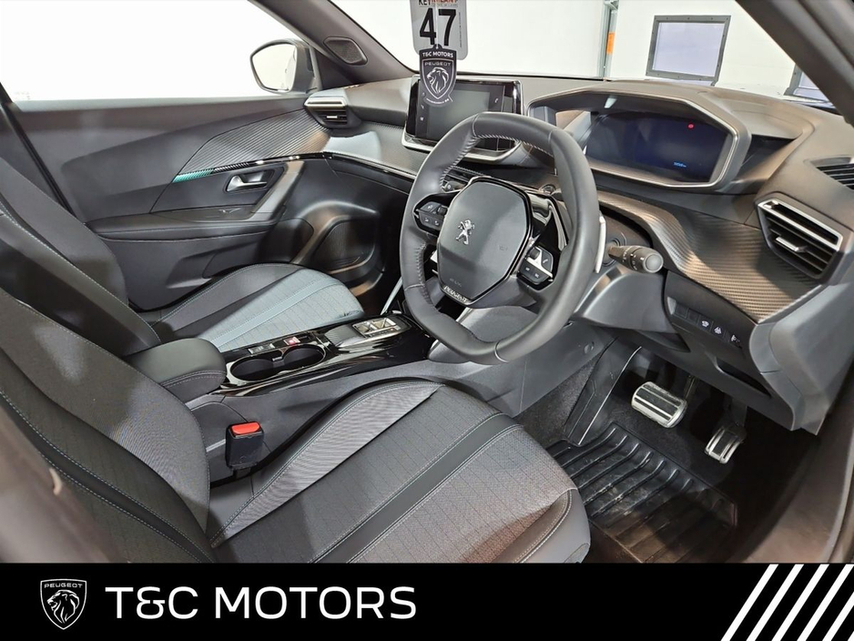 2023 Peugeot 2008 Automatic - Heated Seats - Reversing Camera & Sensors, 18" Diamond Cut Alloy Wheels, Cruise Control, Apple Car Play/Android Auto €27,995