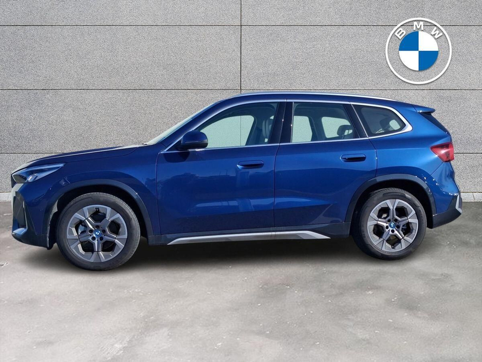 2025 BMW iX1 - image 3