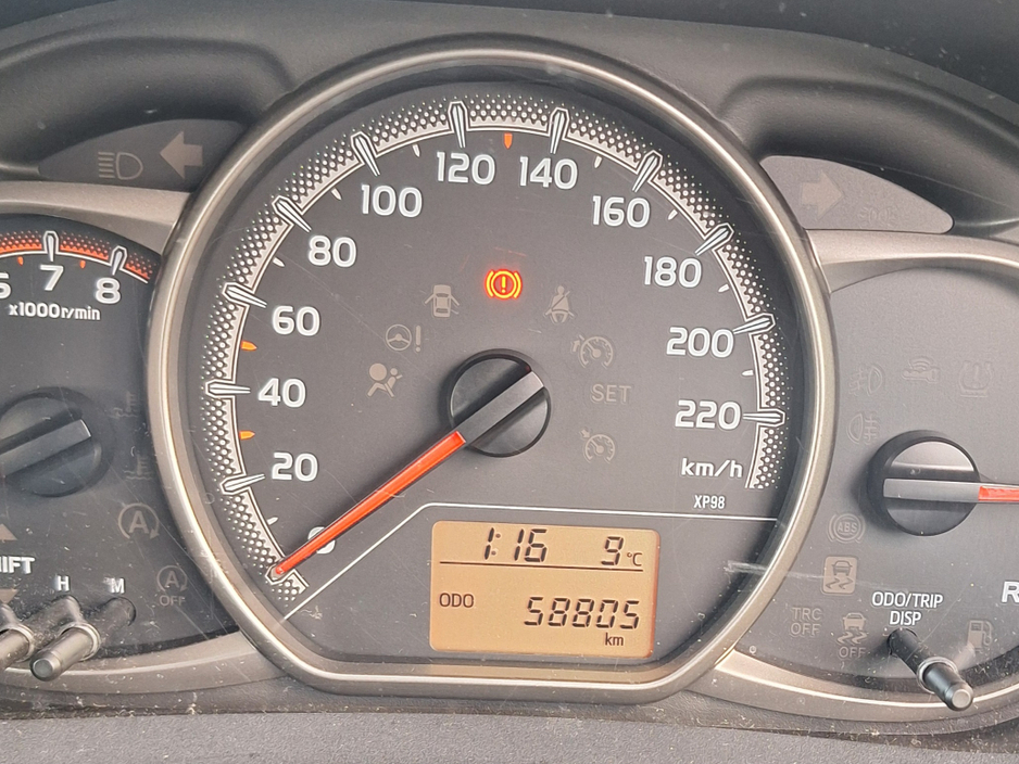 2017 Toyota Yaris - image 9