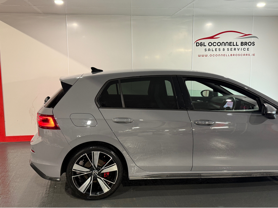 2022 Volkswagen Golf - image 15