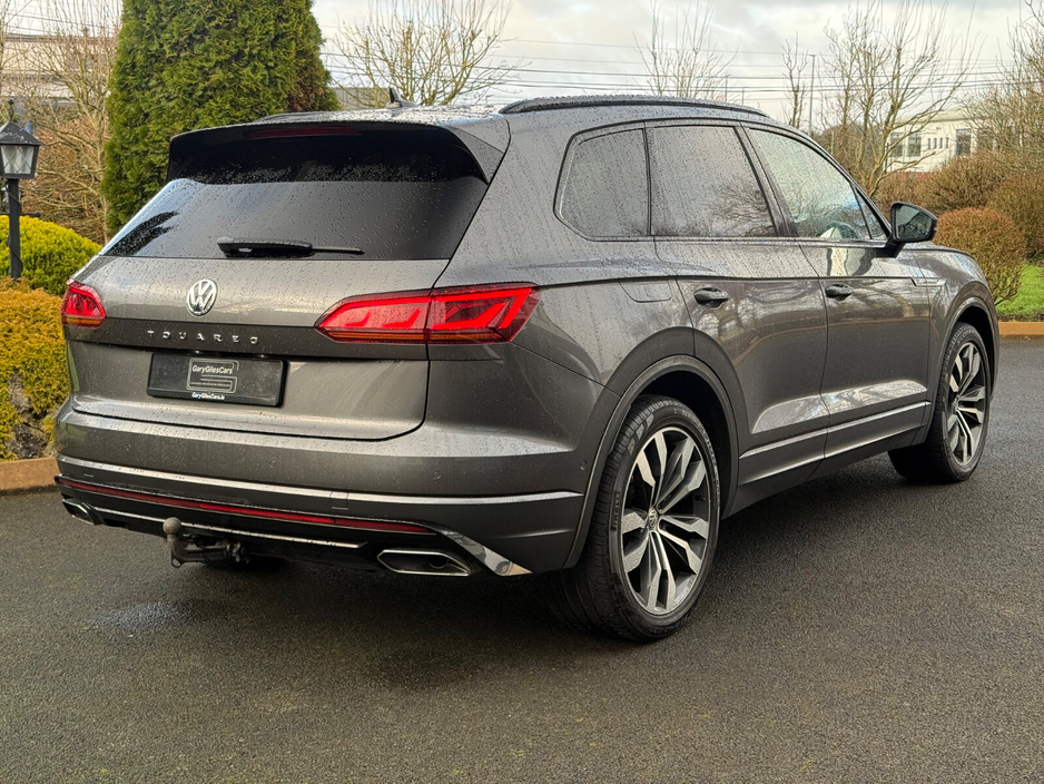 2019 Volkswagen Touareg - image 7