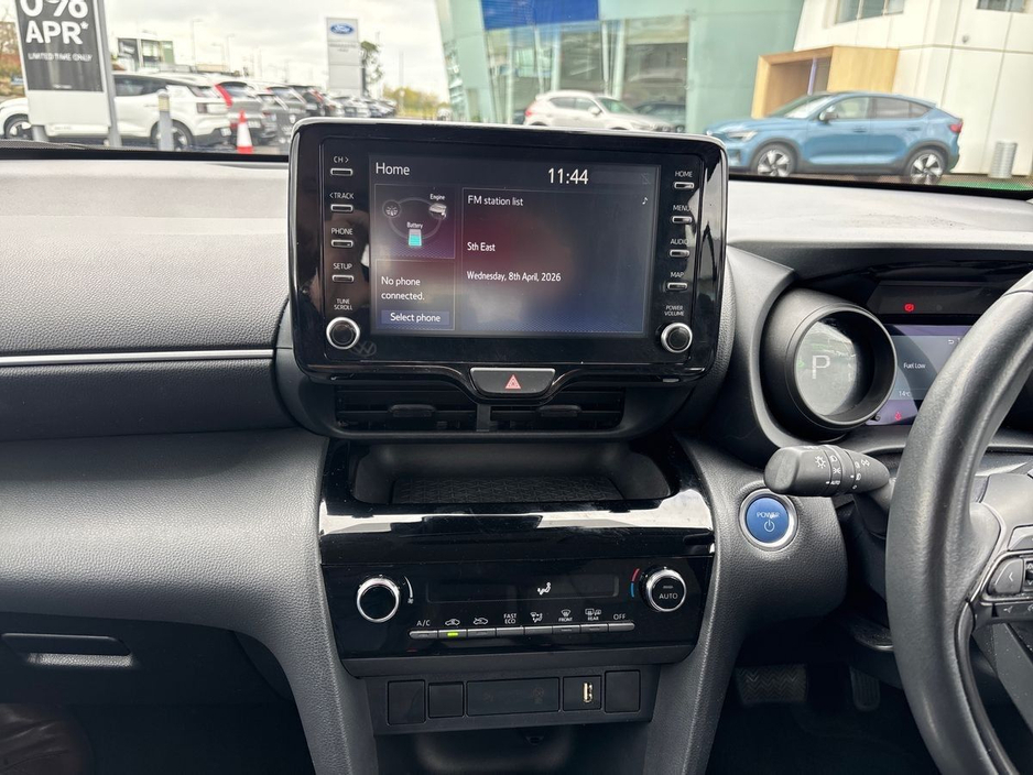 2023 Toyota Yaris Cross - image 9