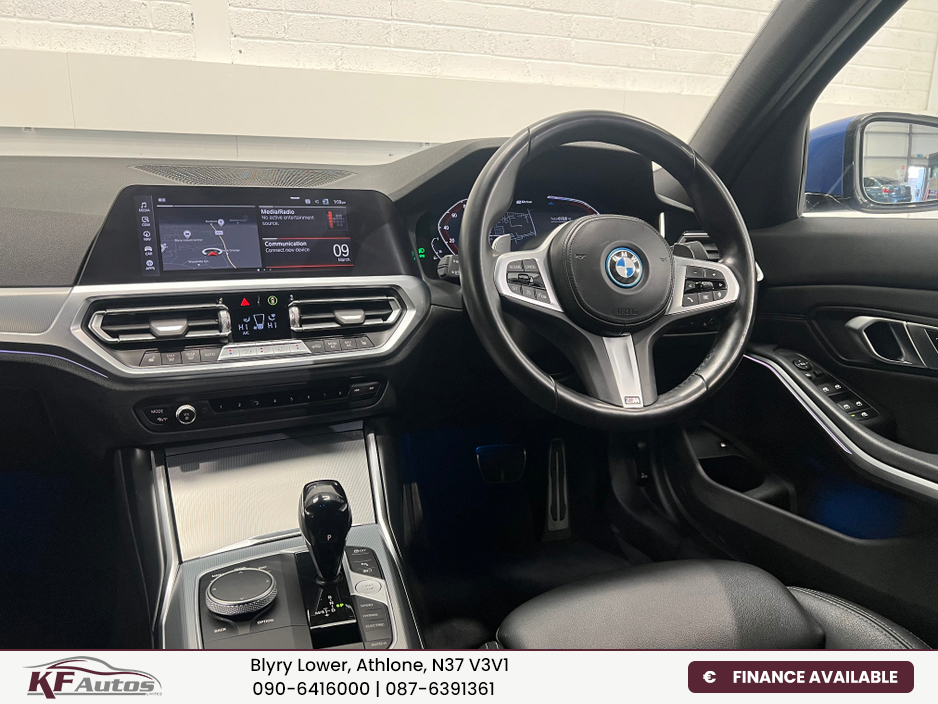 2022 BMW 3 Series - image 22