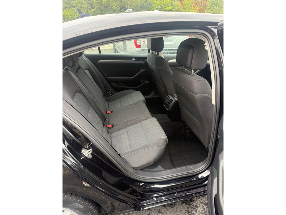 2020 Volkswagen Passat - image 10