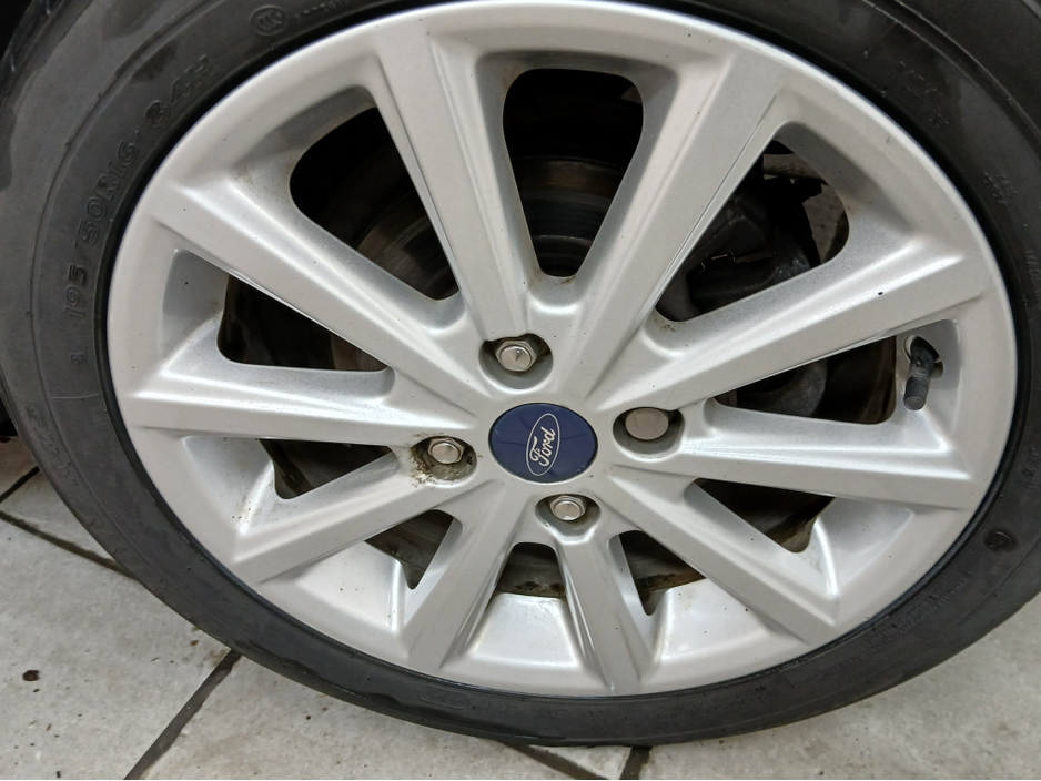 2017 Ford Fiesta - image 5