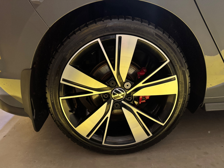 2022 Volkswagen Golf - image 7