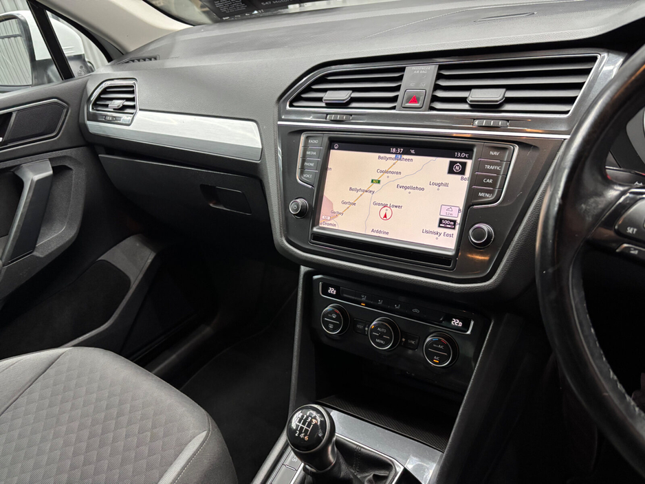 2017 Volkswagen Tiguan - image 6