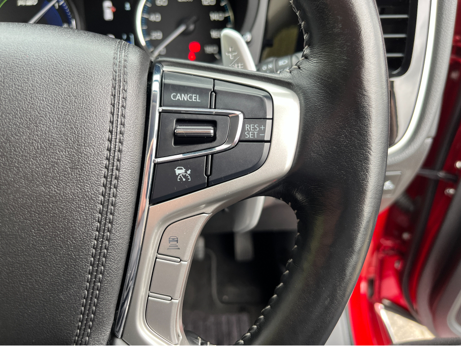 2020 Mitsubishi Outlander - image 24