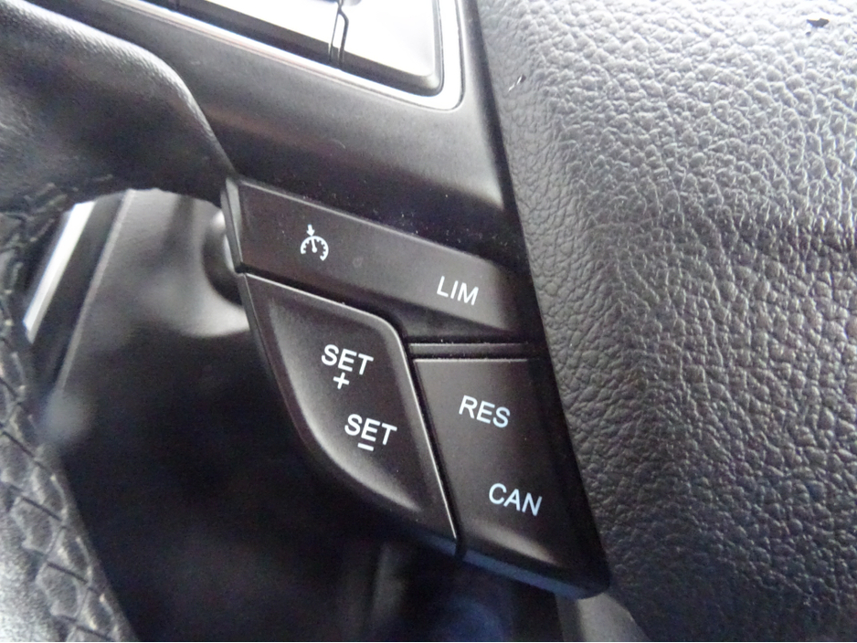 2016 Ford Focus - image 20