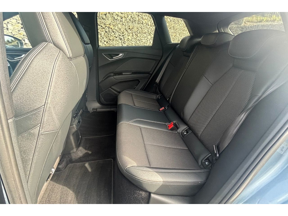 2023 Audi Q4 e-tron E-TRON S LINE 40 €32,137