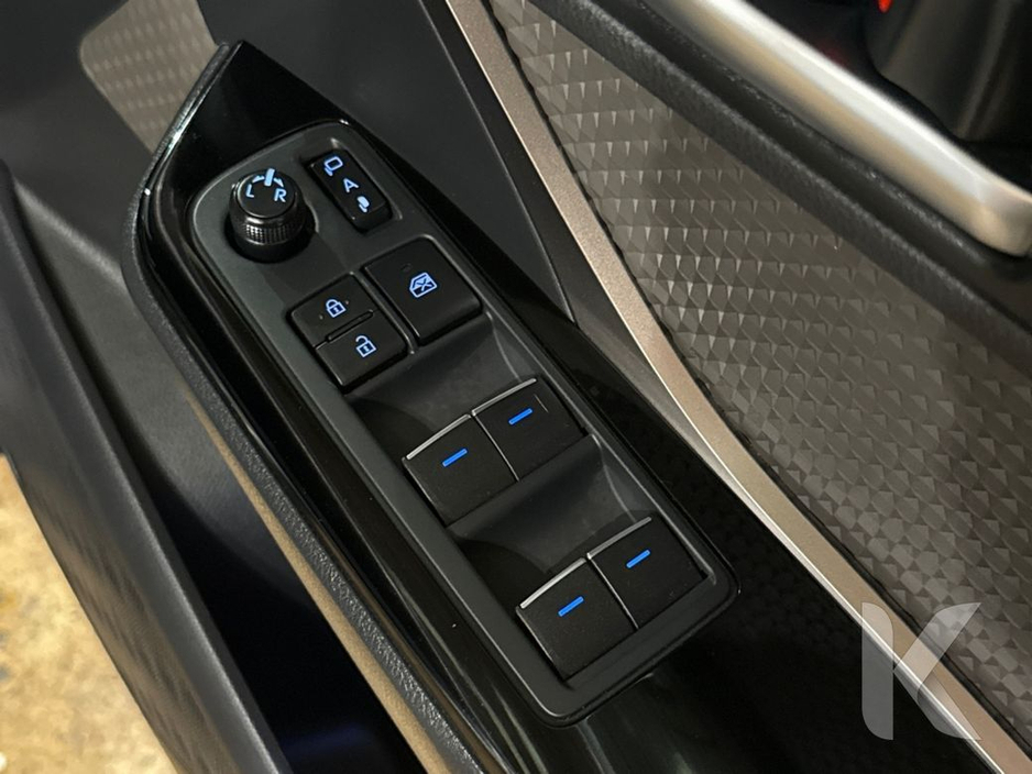 2020 Toyota C-HR - image 18