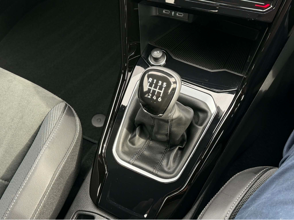 2024 Volkswagen T-Roc - image 13