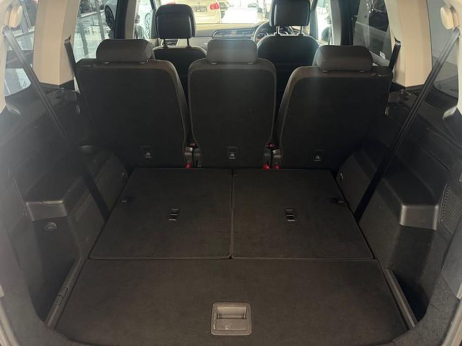 2018 Volkswagen Touran - image 18