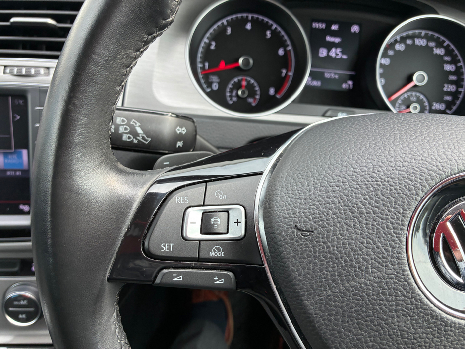 2015 Volkswagen Golf - image 20