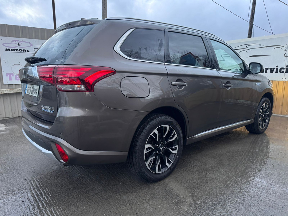 2016 Mitsubishi Outlander - image 16