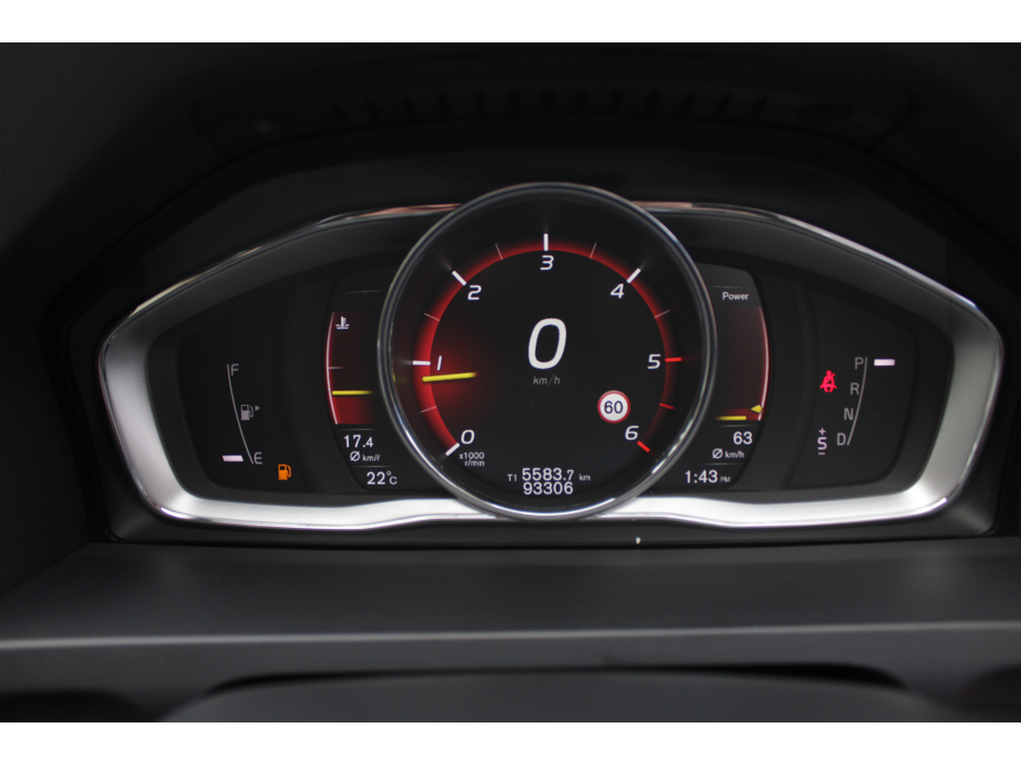 2017 Volvo V60 - image 12