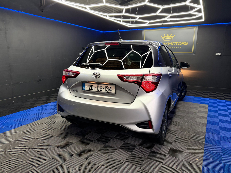 2020 Toyota Yaris - image 11