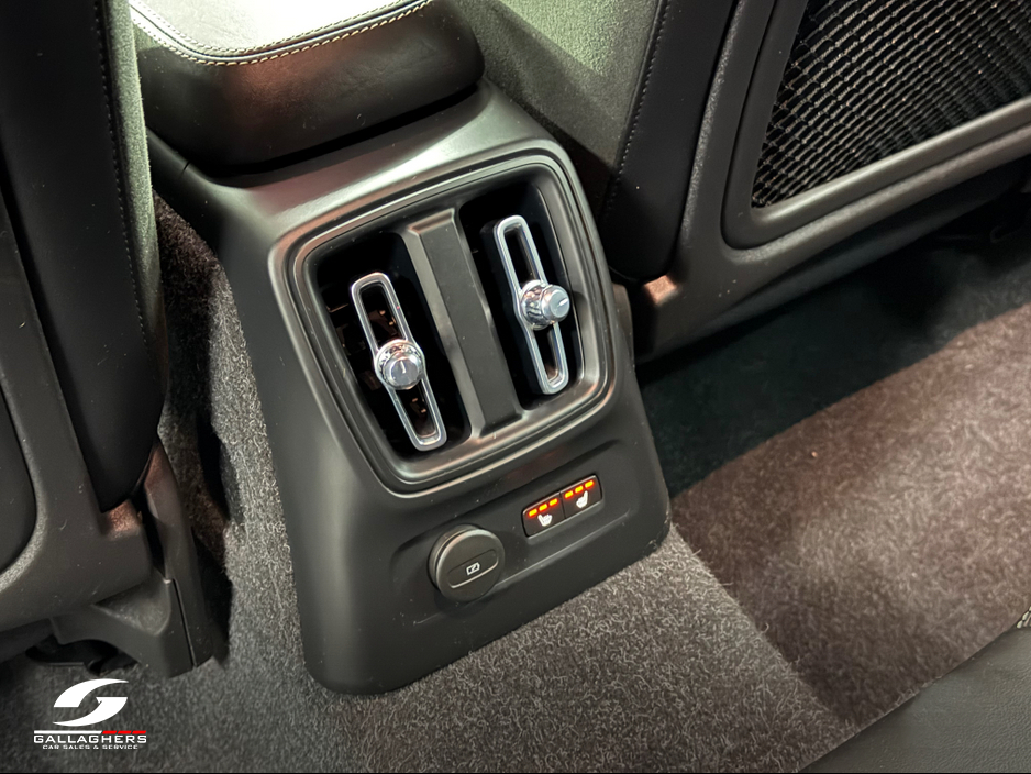 2020 Volvo XC40 - image 18