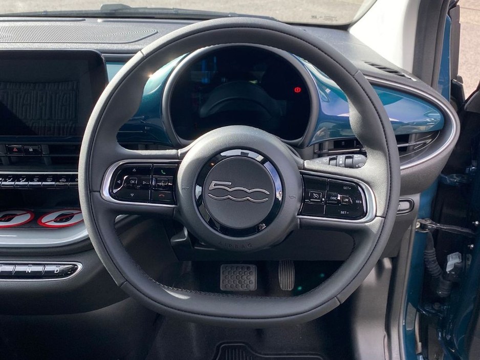 2025 Fiat 500e - image 15