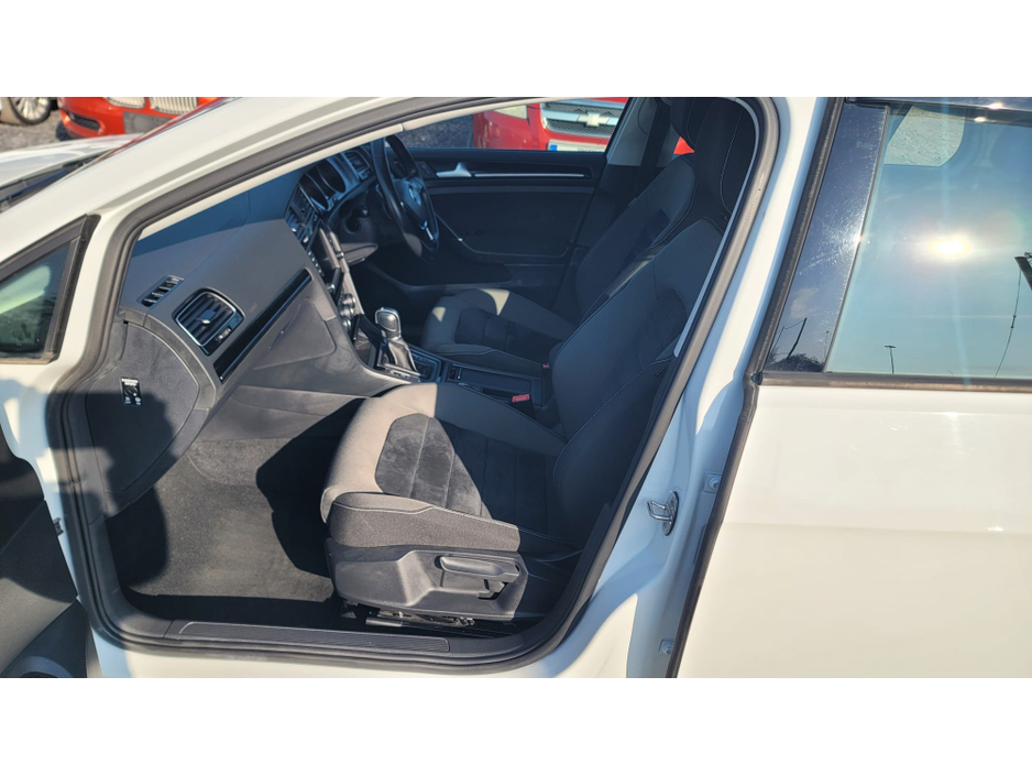 2014 Volkswagen Golf - image 14