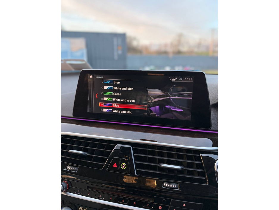 2019 BMW 5 Series - image 33