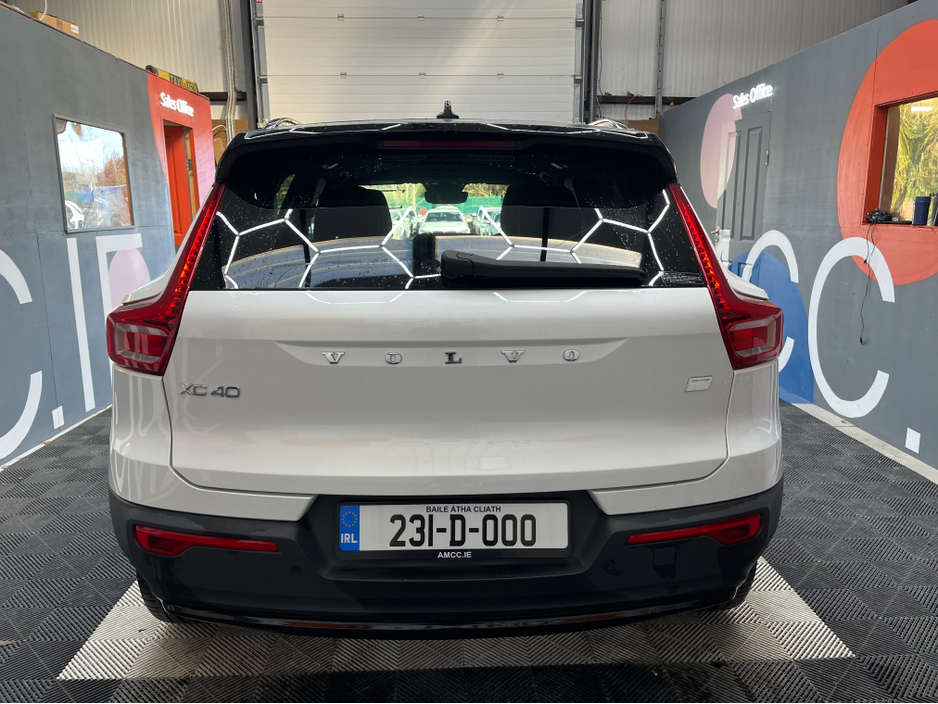 2023 Volvo XC40 - image 3