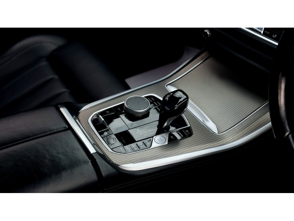 2021 BMW X5 - image 3