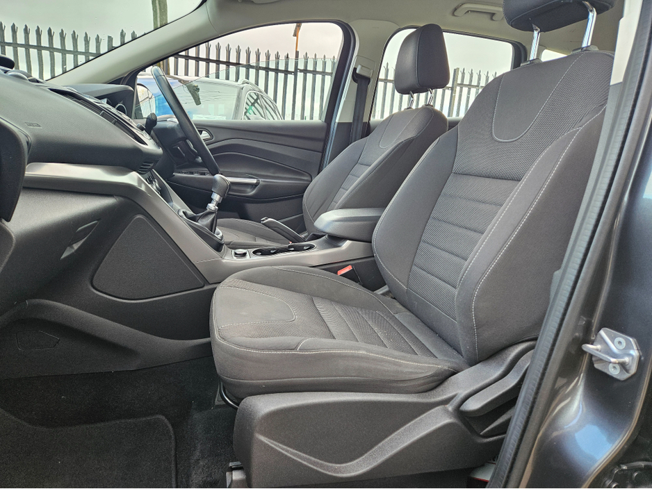 2015 Ford Kuga - image 13