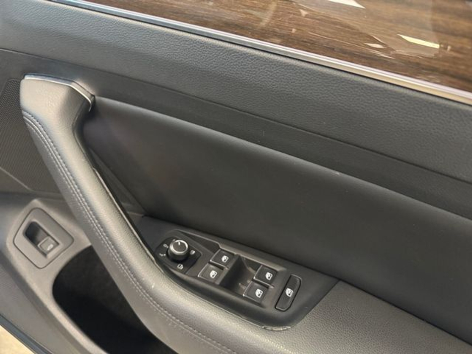 2018 Volkswagen Passat - image 12