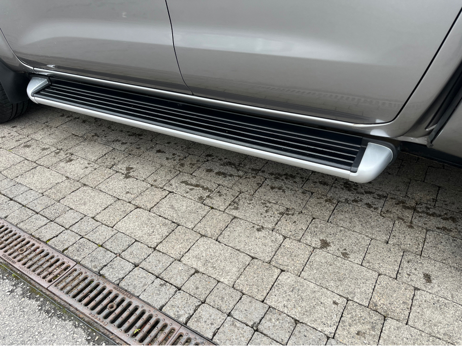 2020 Nissan Navara - image 10