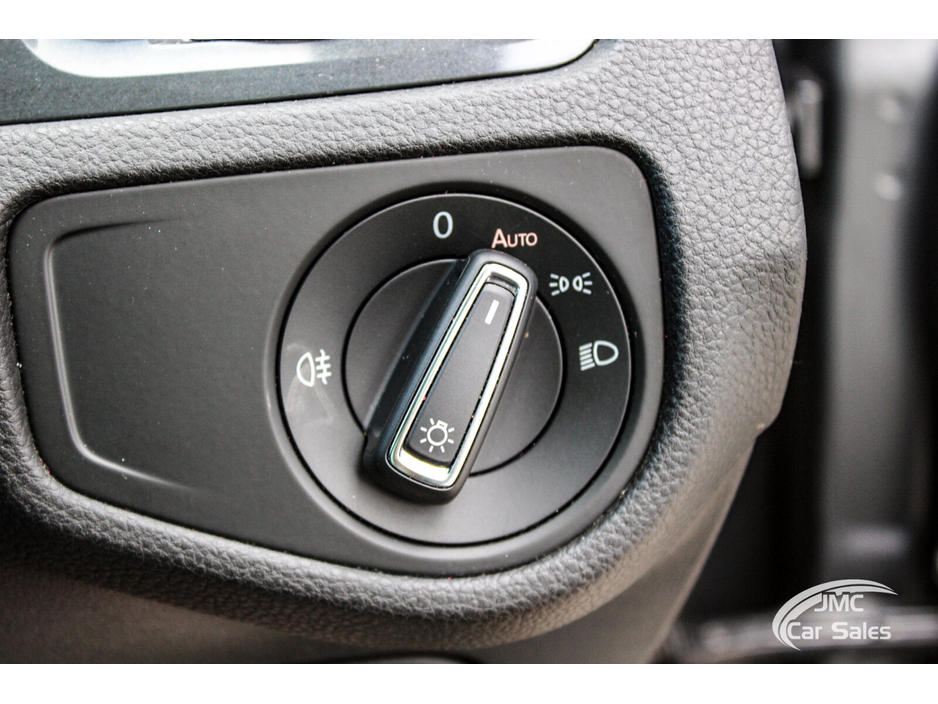 2018 Volkswagen Golf - image 21