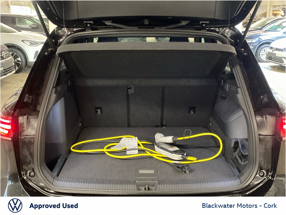 2025 Volkswagen Tiguan - image 10