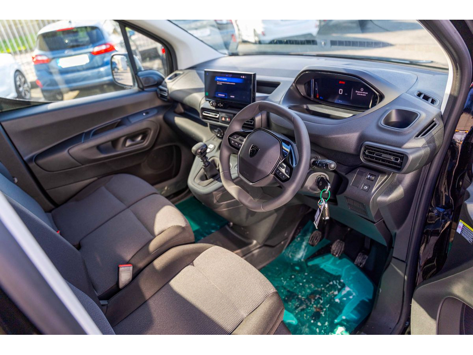 2026 Peugeot Partner - image 12