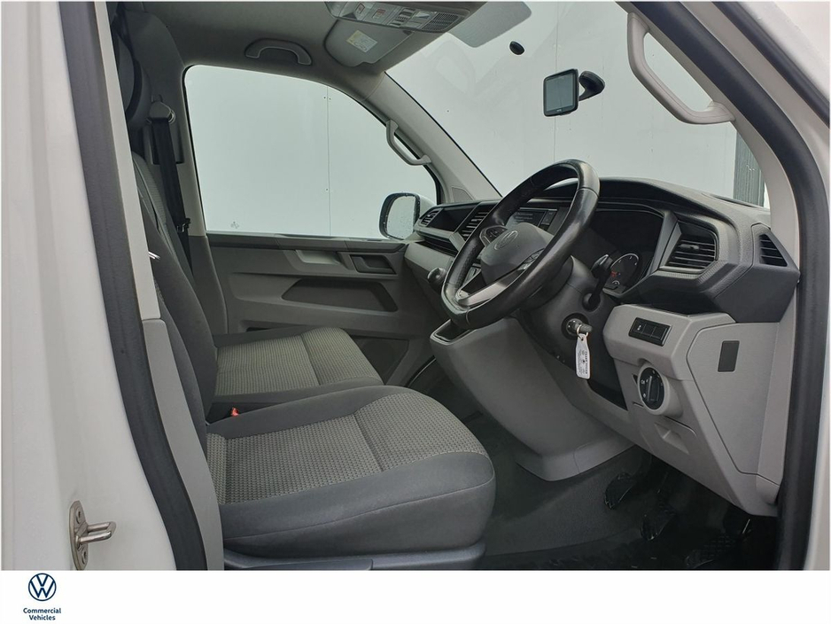 2024 Volkswagen Transporter - image 2