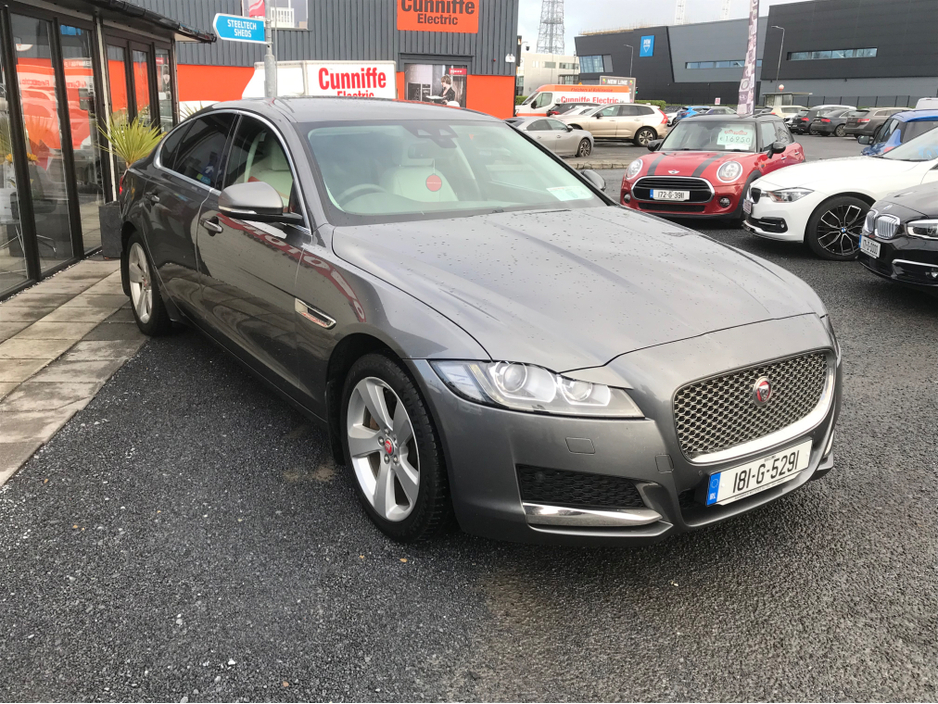 2018 Jaguar XF - image 2