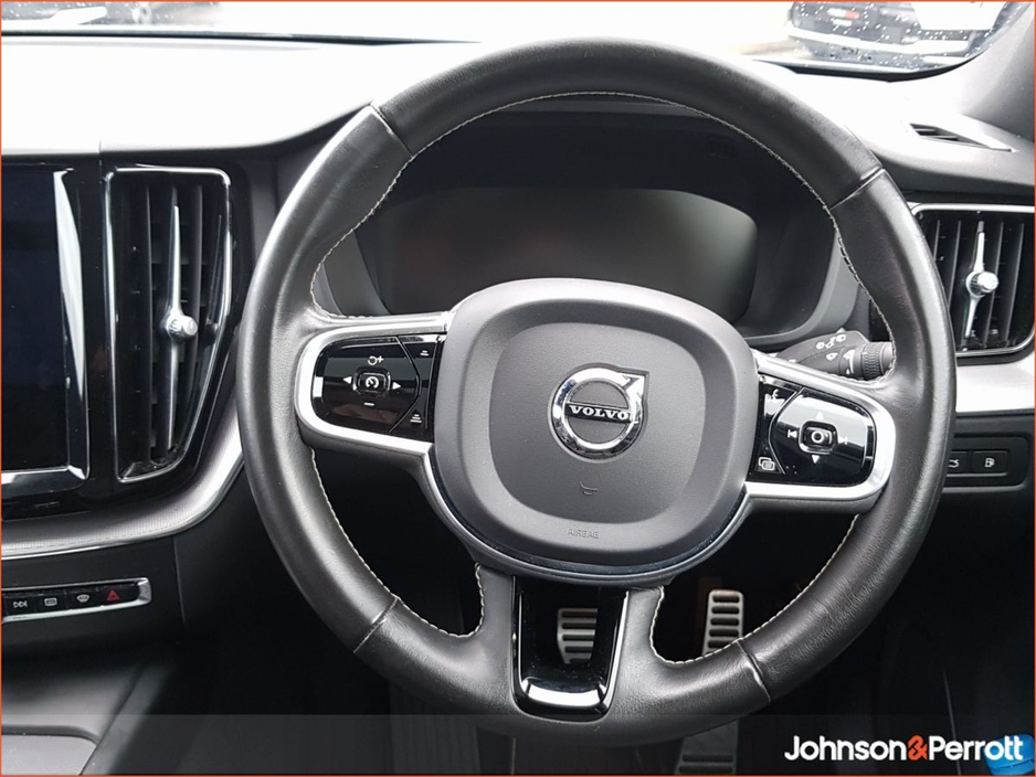 2021 Volvo XC60 - image 9